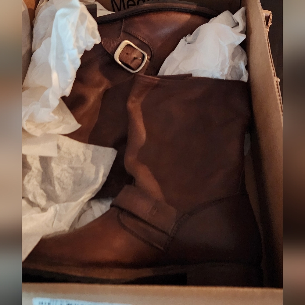 Frye - Veronica Short Boots - Stone - Size 7 - Picture 6 of 7